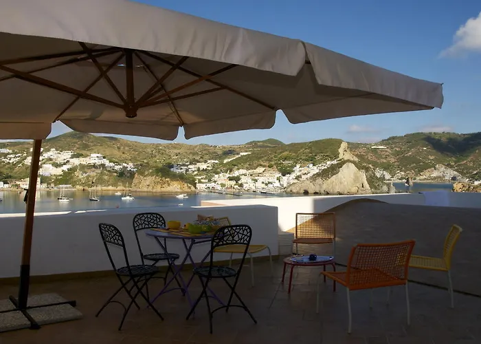 بيت ضيافة La Terrazza Sul Porto 3*