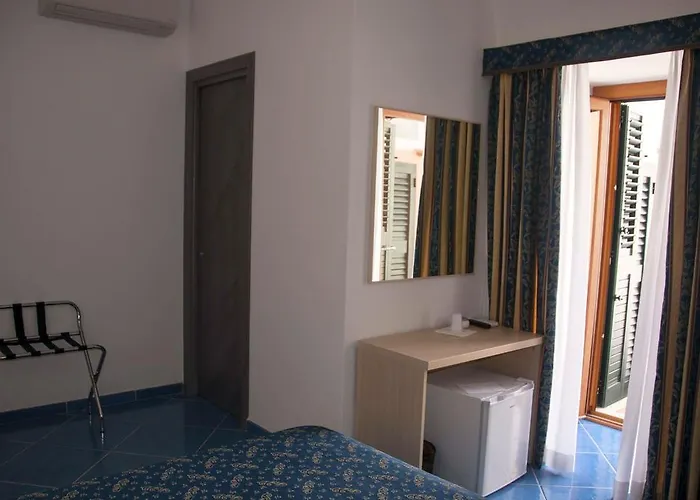 بيت ضيافة La Terrazza Sul Porto بونسا
